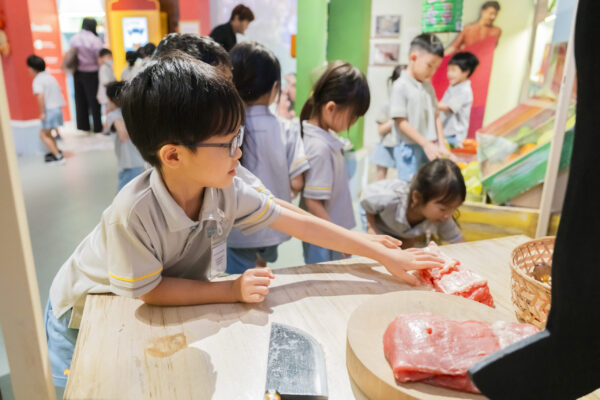 hawker-chopping-meat hawker-chopping-meat